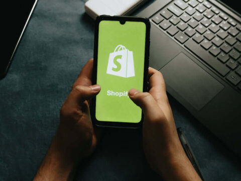 Shopify changes employee compensation model: “being a manager now has no effect on compensation”