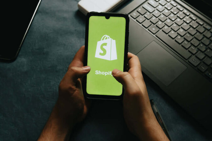 Shopify changes employee compensation model: “being a manager now has no effect on compensation”