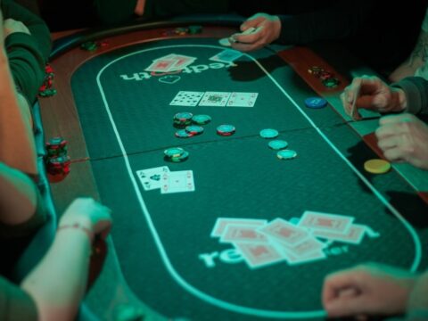 Great Canadian Entertainment introduces poker room